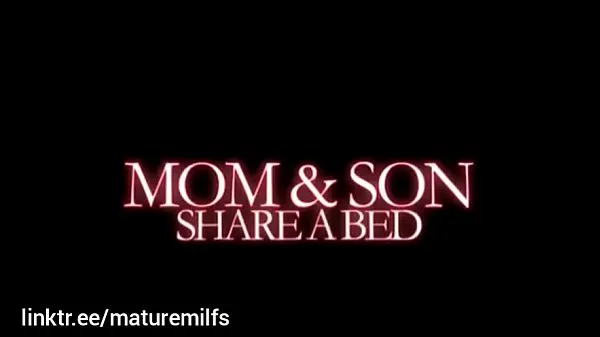 XXX Horny stepmom and son sharing bed : Find More Here bästa videor