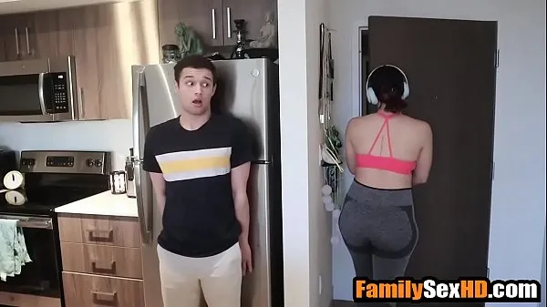 XXX Pranking & fucking my fat ass step sister during quarrantine najlepšie videá