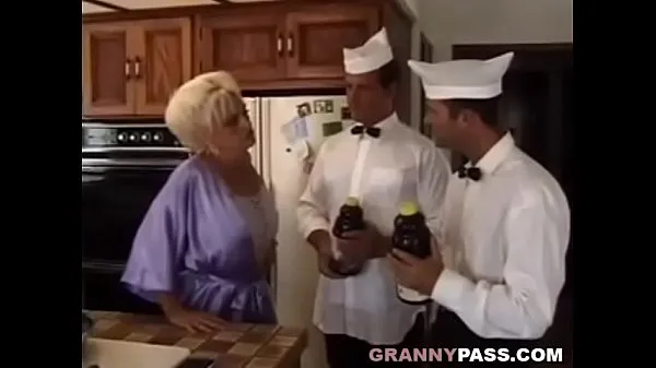 XXX Granny Almost Dies In DP en iyi Videolar