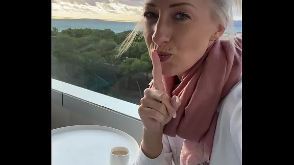 XXX I fingered myself to orgasm on a public hotel balcony in Mallorca Video hàng đầu