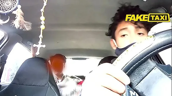 XXX horny young men in the taxi शीर्ष वीडियो