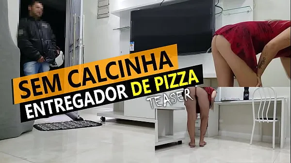 XXX Cristina Almeida recebendo entregador de pizza de mini saia e sem calcinha na quarentena en iyi Videolar