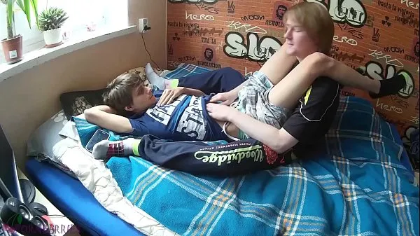 XXX Two young friends doing gay acts that turned into a cumshot najlepsze filmy