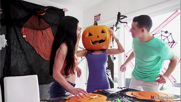 XXX Stepmom's Head Stucked In Halloween Pumpkin, Stepson Helps With His Big Dick! - Tia Cyrus, Johnny toppvideoer