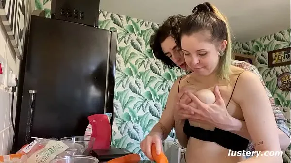 XXX Lustery Submission : Oliver & April - VLOG: Naked Goods أفضل مقاطع الفيديو