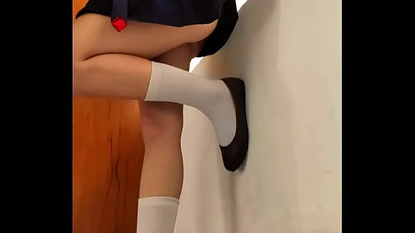XXX Teenage fucked and creampied standing against the window in empty classroom热门视频