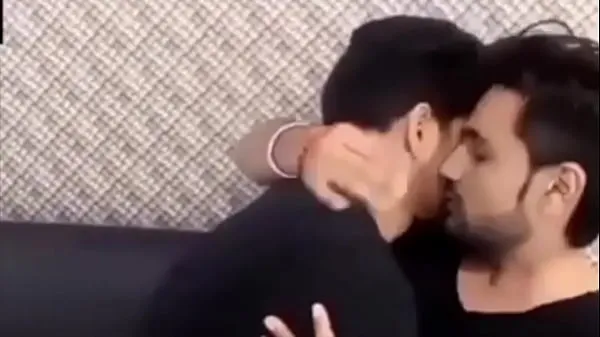 XXX Hot Indian Guys Kissing Each Other toppvideoer