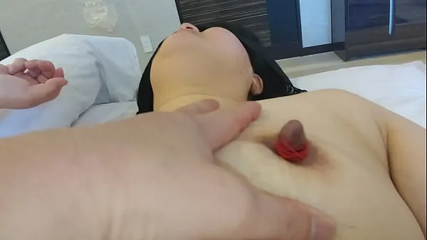XXX After sucking the nipple of her beloved wife Yukie, wrap it with a string to prevent it from returning शीर्ष वीडियो
