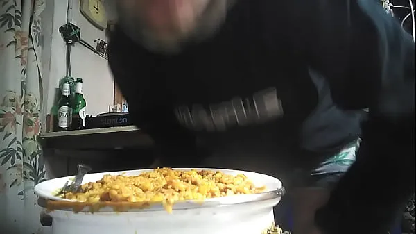 XXX Eat cum from food κορυφαία βίντεο