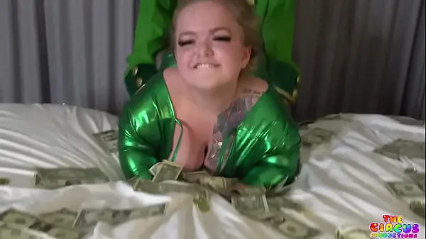 XXX Fucking a Leprechaun on Saint Patrick’s day toppvideoer