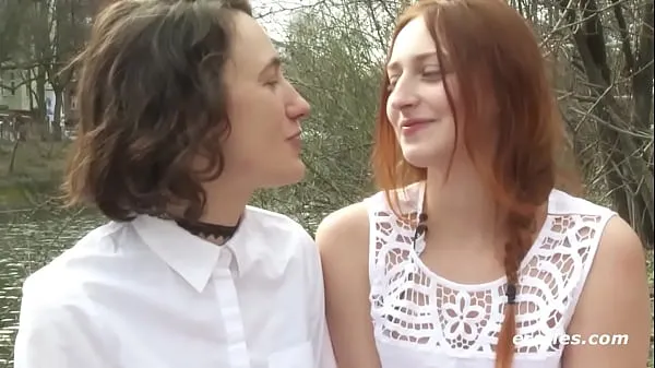 XXX Amateur Lesbians Get Off With Double Headed Dildo en iyi Videolar