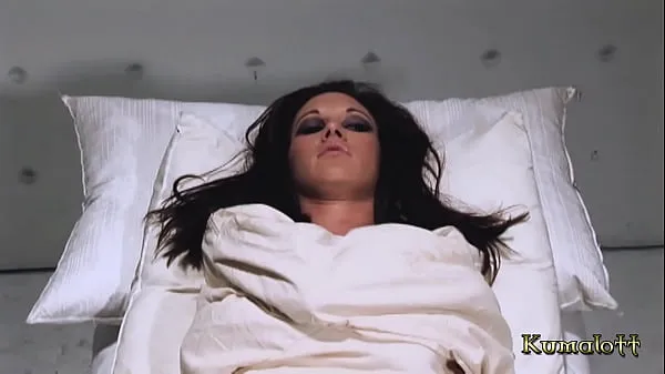 XXX Kumalott - Anal & Double Penetration with Brunette at Hospital toppvideoer
