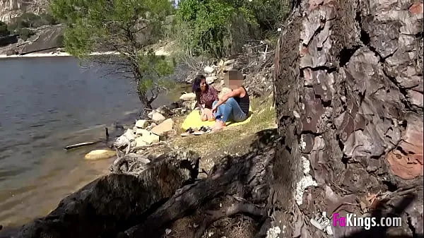 XXX VOYEUR FUCK: Filming an amateur couple outdoors κορυφαία βίντεο