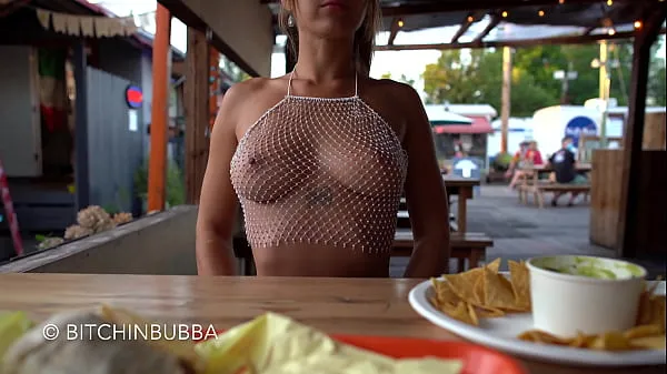 XXX Tits exposed at the restaurant วิดีโอยอดนิยม