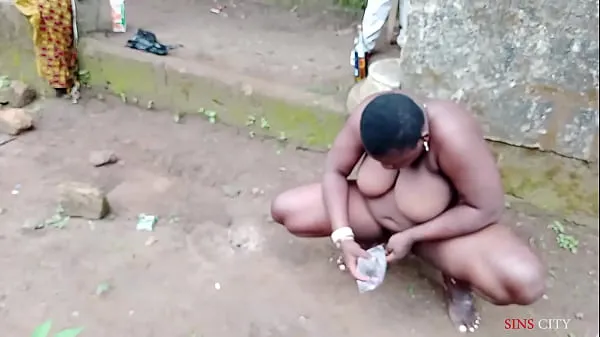 XXX African Gift washed her pussy thoroughly before fucking the kings son outdoor κορυφαία βίντεο