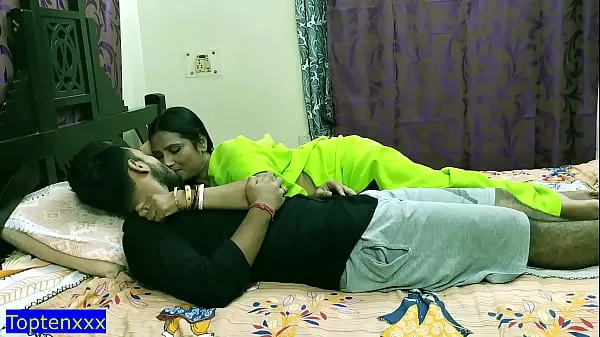 XXX سب سے اوپر کی ویڈیوز Indian xxx milf aunty ko shat first time sex but caught us and he demands sex