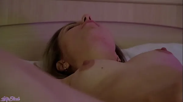 XXX Two Orgasms in 4 Minutes for Gorgeous Milf - Clit Sucking Toy Test en iyi Videolar
