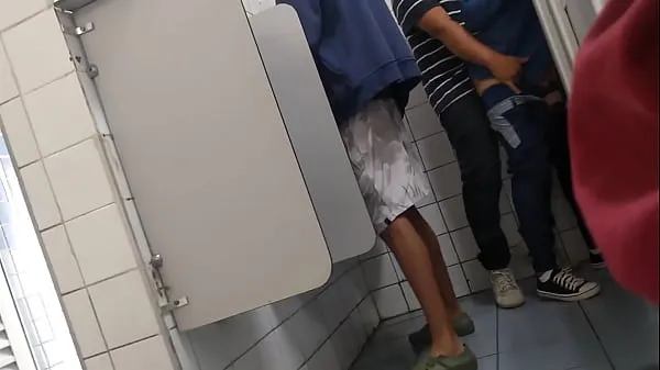 XXX fuck in the public bathroom top Vídeos