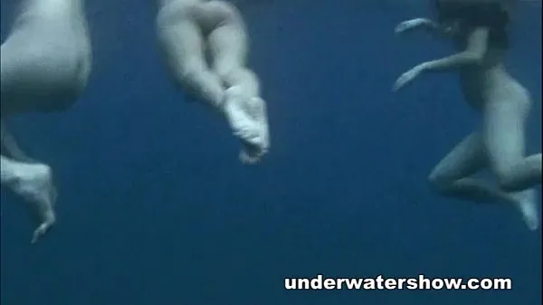 XXX Three girls swimming nude in the sea najboljših videoposnetkov
