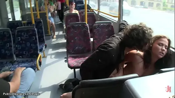 XXX Bound Euro slut fucked in public bus Video hàng đầu