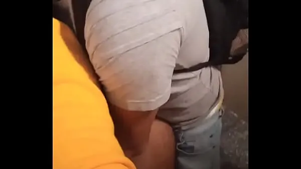 XXX Brand new giving ass to the worker in the subway bathroom κορυφαία βίντεο