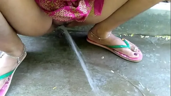 XXX Wife Outdoor Risky Public Pissing Compilation New Year ! XXX Indian Couple Video hàng đầu