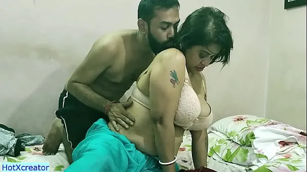 XXX Amazing erotic sex with milf bhabhi!! My wife don't know!! Clear hindi audio: Hot webserise Part 1 bästa videor