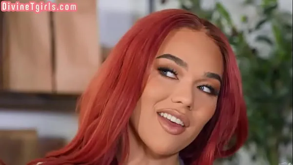 XXX Ginger trans beauty sucks before riding in cafe couple en iyi Videolar