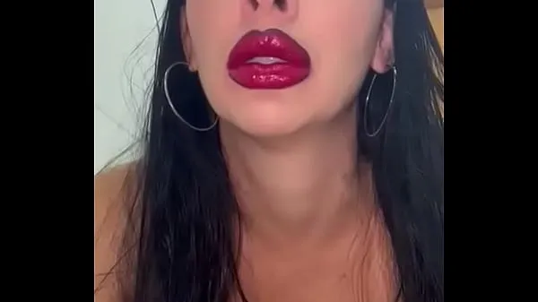 XXX سب سے اوپر کی ویڈیوز Putting on lipstick to make a nice blowjob