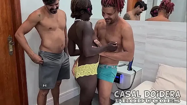 XXX Brazilian petite black girl on her first time on porn end up doing anal sex on this amateur interracial threesome legnépszerűbb videók