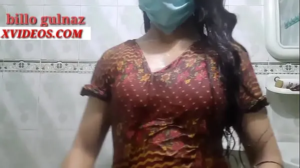 XXX Indian girl taking a bath in the bathroom en iyi Videolar