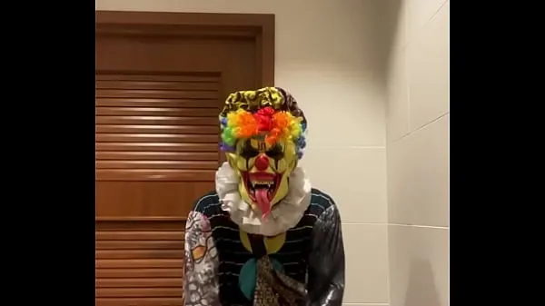 XXX Lila Lovely takes a bathroom break with Gibby The Clown top Video