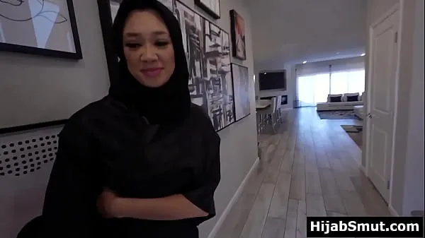 XXX Muslim girl in hijab asks for a sex lesson en iyi Videolar