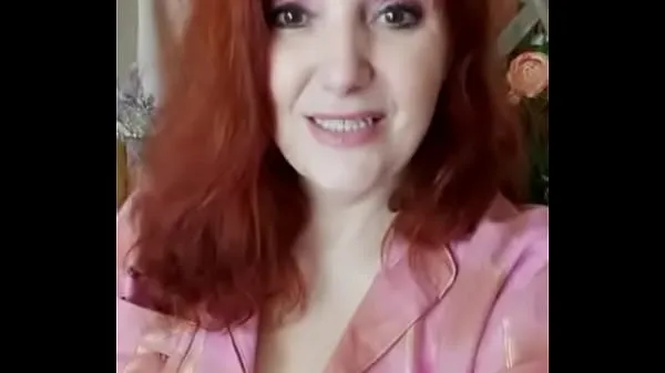 XXX Redhead in shirt shows her breasts κορυφαία βίντεο