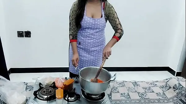 ХХХ индийская домохозяйка анальный секс на кухне, пока она готовит с чистым хинди аудио топ Видео