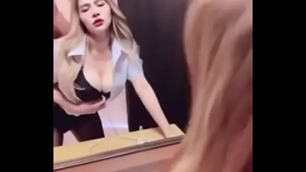 ХХХ Пим девушка трахается перед зеркалом, у нее очень большая грудь топ Видео