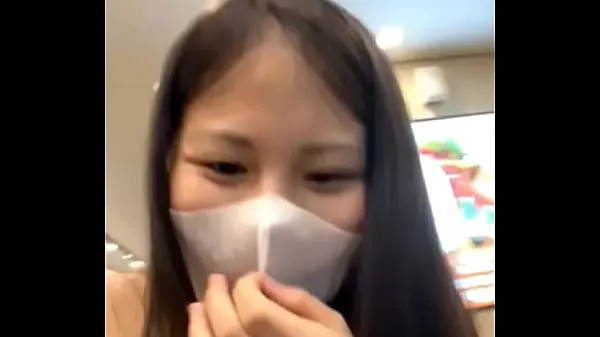 XXX Vietnamese girls call selfie videos with boyfriends in Vincom mall Video hàng đầu