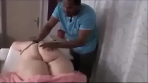 XXX سب سے اوپر کی ویڈیوز Sophia Lola x gets massaged by Bob