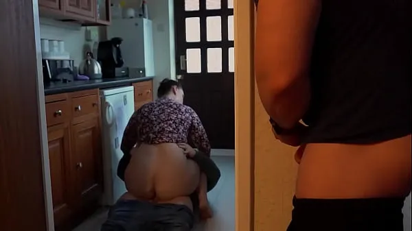 XXX Husband Wanks as He Watches Big Booty Wife Get Cum in Tight Pussy วิดีโอยอดนิยม