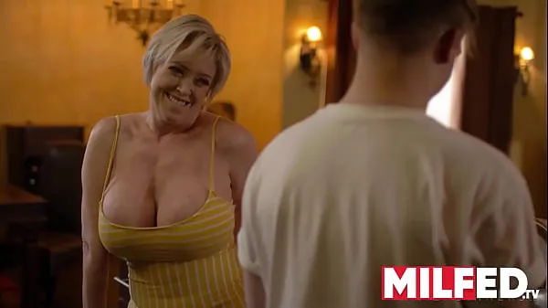XXX Mother-in-law Seduces him with her HUGE Tits (Dee Williams) — MILFED legnépszerűbb videók