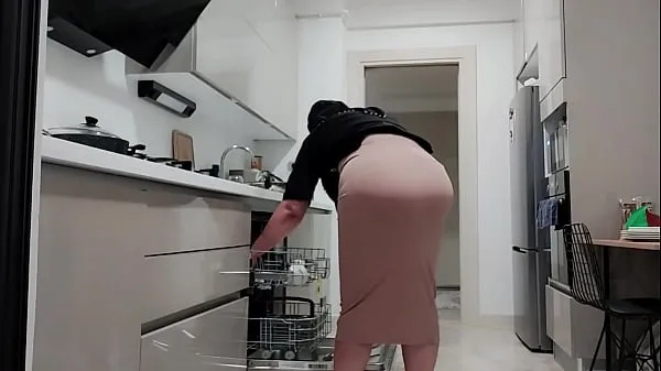 XXX my stepmother wears a skirt for me and shows me her big butt วิดีโอยอดนิยม
