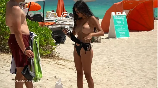 XXX Huge boob hotwife at the beach热门视频