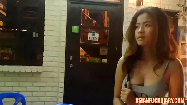 XXX Asian babe rides a tourist cock in Hotel room Video hàng đầu