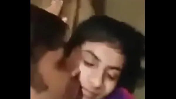 XXX Desi girl pure desi ladki ki chudai hindi me chut fat gai top Vídeos