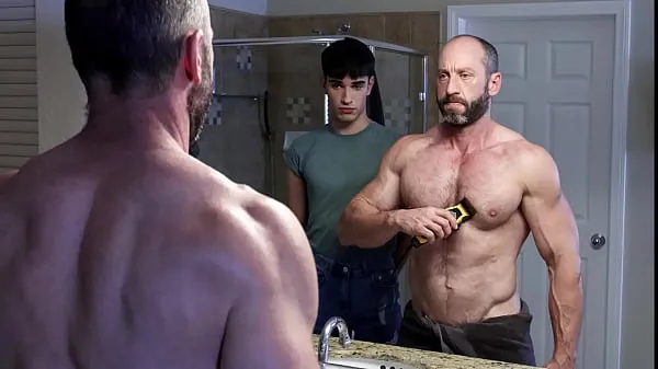 XXX Boy helps his stepdad to shave his pubic hair najlepsze filmy