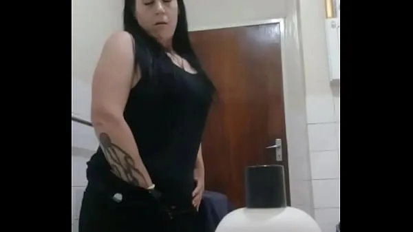 XXX I hid my phone in the bathroom and caught my stepsister fucking herself with the shampoo bottle toppvideoer