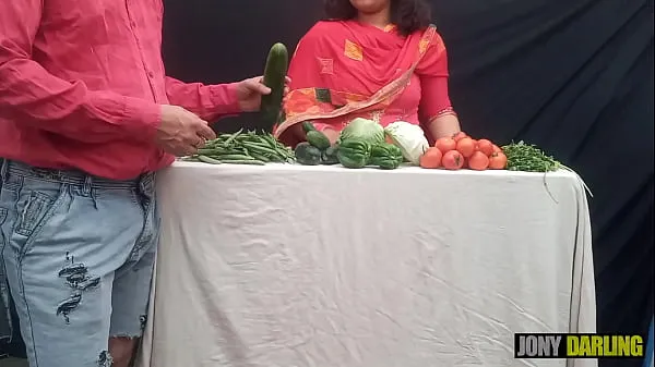 XXX Un vendeur de légumes a été baisé sur le marché devant tout le monde, xxx indien real desi sex video top Vidéos