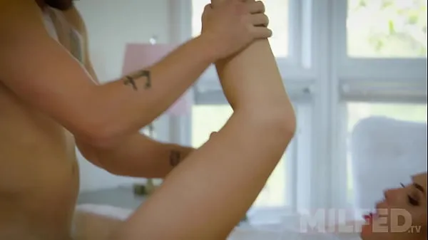 XXX Zum ersten Mal bekommt die Stiefmutter einen MASSIVEN Creampie von ihrem Stiefsohn – MILFED Top-Videos