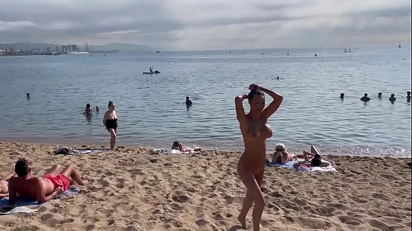 XXX Naked Monika Fox Swims In The Sea And Walks Along The Beach On A Public Beach In Barcelona suosituinta videota
