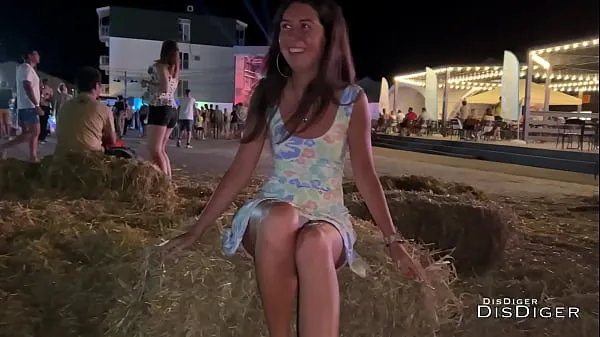 XXX Naughty girl 18 y.o. took off her panties in public κορυφαία βίντεο